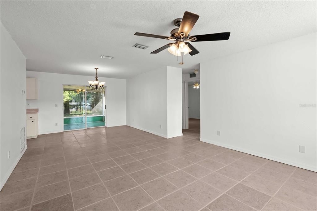 For Sale: $275,000 (3 beds, 2 baths, 1182 Square Feet)