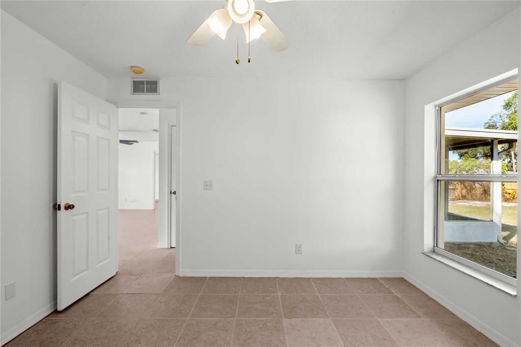 For Sale: $275,000 (3 beds, 2 baths, 1182 Square Feet)