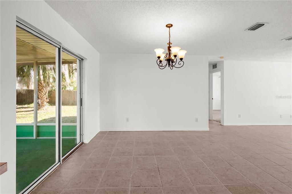 For Sale: $275,000 (3 beds, 2 baths, 1182 Square Feet)