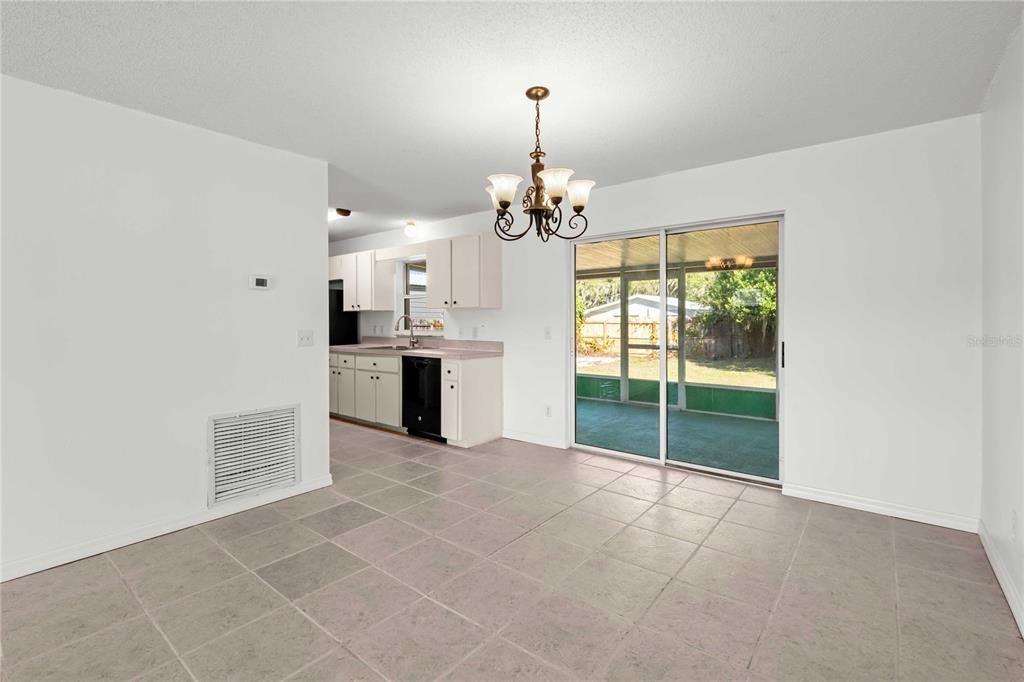 For Sale: $275,000 (3 beds, 2 baths, 1182 Square Feet)