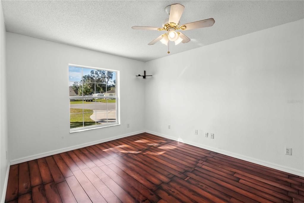 For Sale: $275,000 (3 beds, 2 baths, 1182 Square Feet)