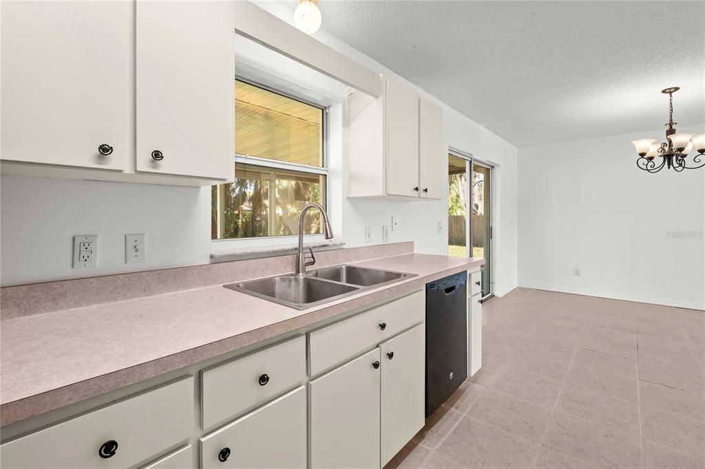 For Sale: $275,000 (3 beds, 2 baths, 1182 Square Feet)