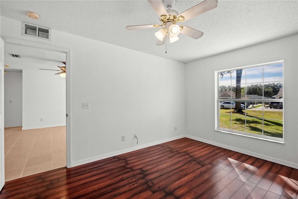 For Sale: $275,000 (3 beds, 2 baths, 1182 Square Feet)