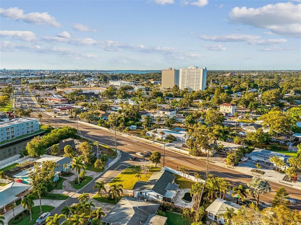 合同活跃: $260,000 (2 贝兹, 1 浴室, 1179 平方英尺)