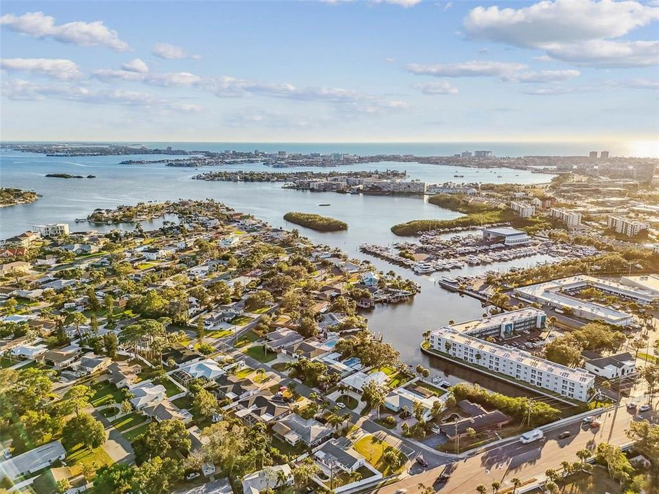 合同活跃: $260,000 (2 贝兹, 1 浴室, 1179 平方英尺)