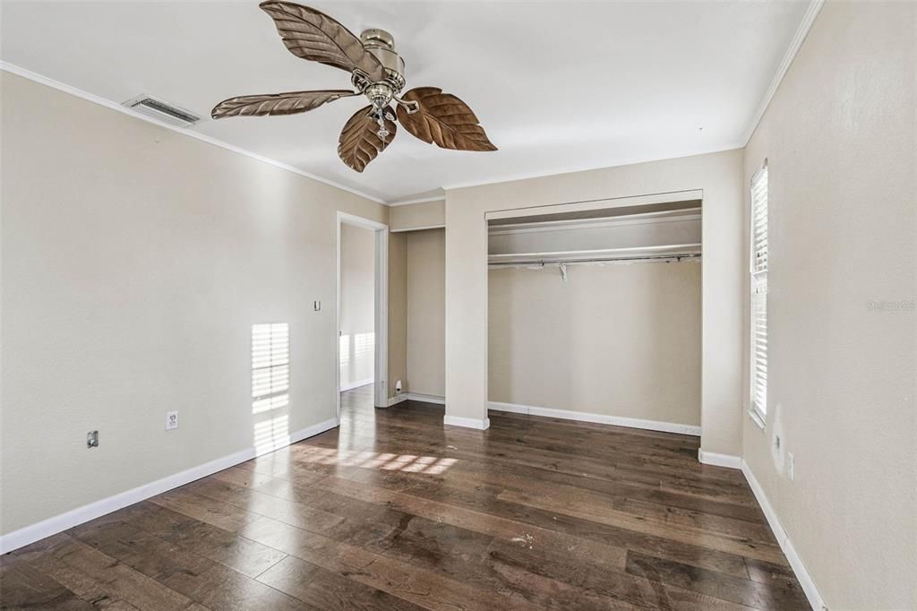 合同活跃: $260,000 (2 贝兹, 1 浴室, 1179 平方英尺)