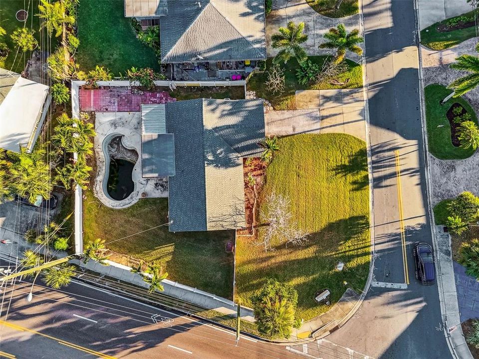 合同活跃: $260,000 (2 贝兹, 1 浴室, 1179 平方英尺)