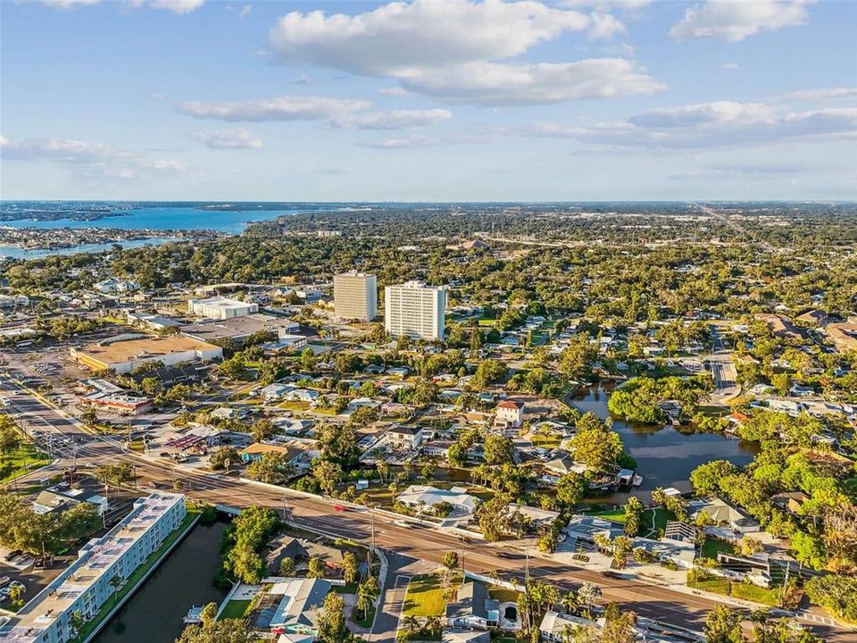 合同活跃: $260,000 (2 贝兹, 1 浴室, 1179 平方英尺)