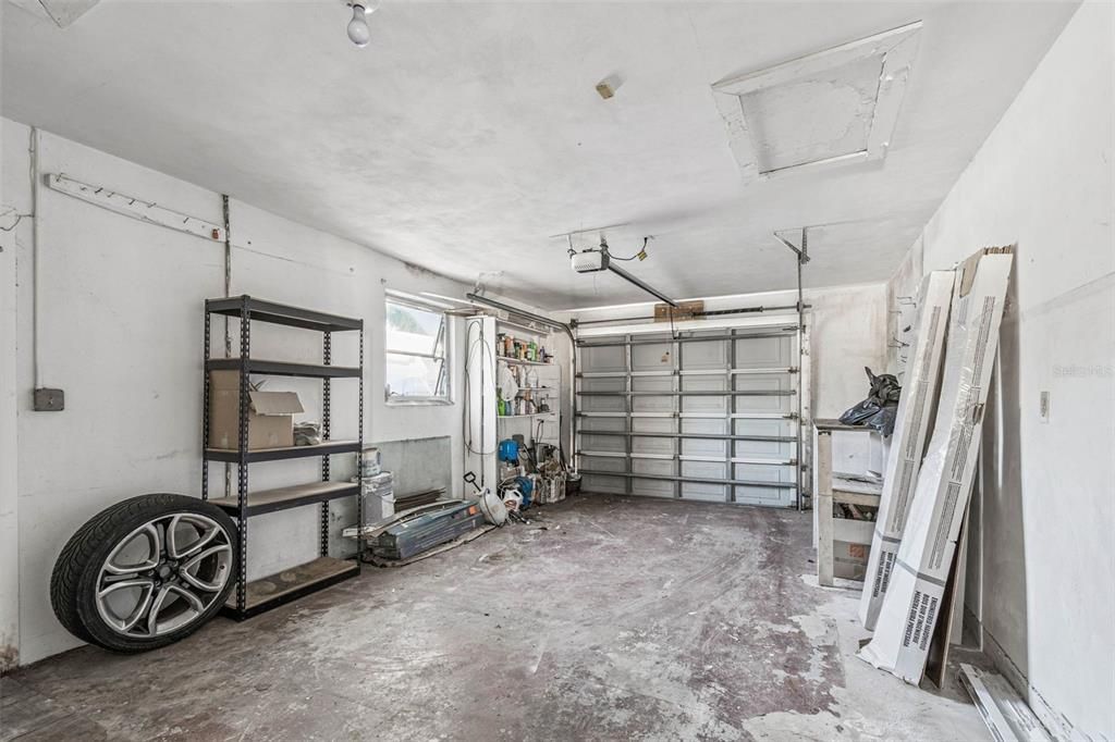 合同活跃: $260,000 (2 贝兹, 1 浴室, 1179 平方英尺)