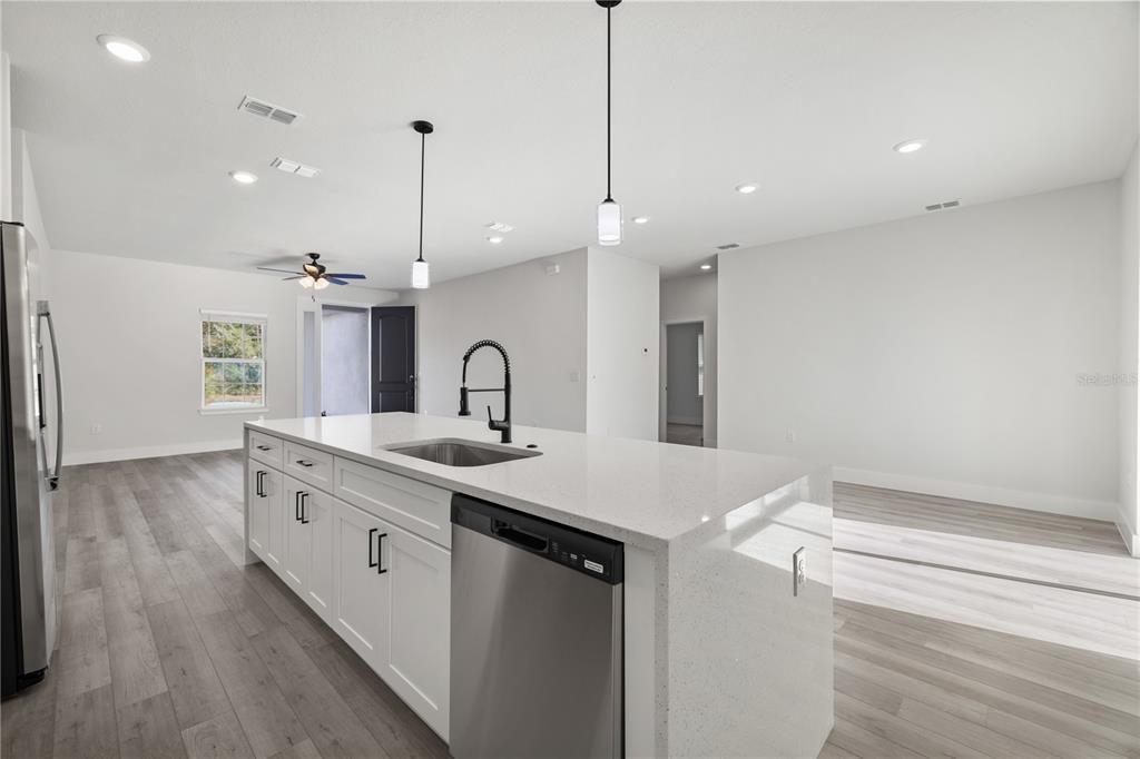 En Venta: $284,900 (3 camas, 2 baños, 1562 Pies cuadrados)