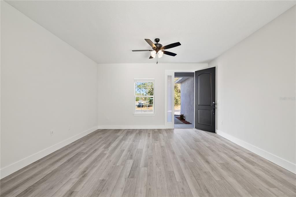 En Venta: $284,900 (3 camas, 2 baños, 1562 Pies cuadrados)