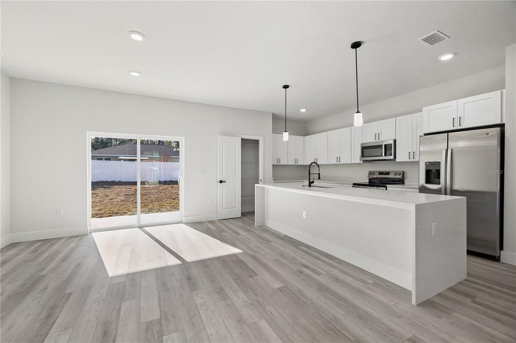 En Venta: $284,900 (3 camas, 2 baños, 1562 Pies cuadrados)