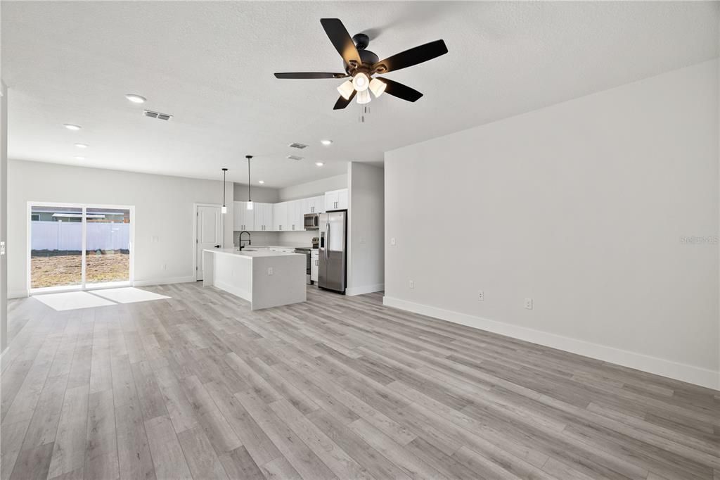 En Venta: $284,900 (3 camas, 2 baños, 1562 Pies cuadrados)