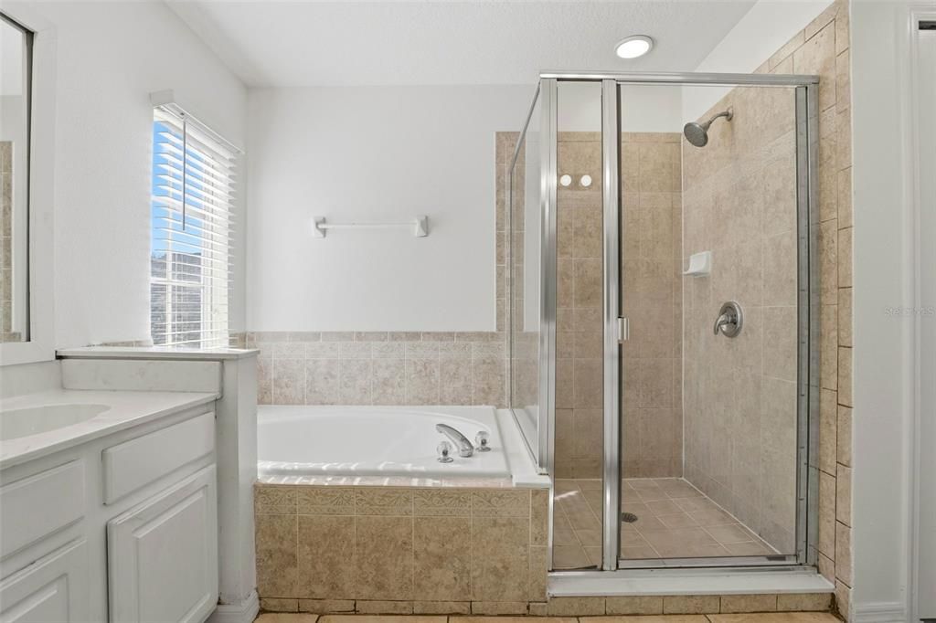 For Sale: $515,000 (5 beds, 3 baths, 2705 Square Feet)