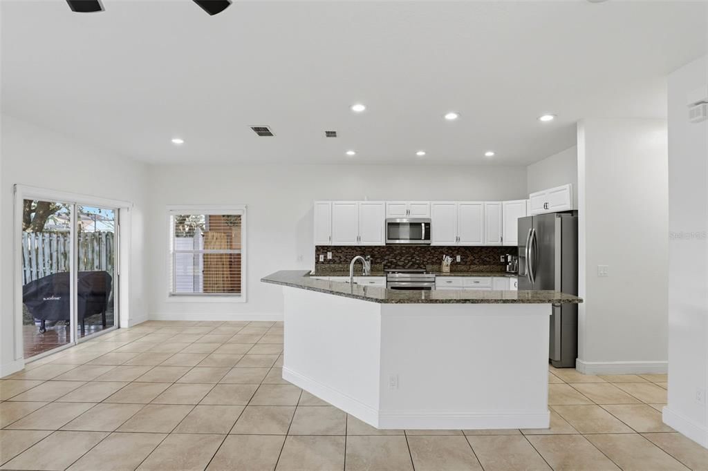 For Sale: $515,000 (5 beds, 3 baths, 2705 Square Feet)