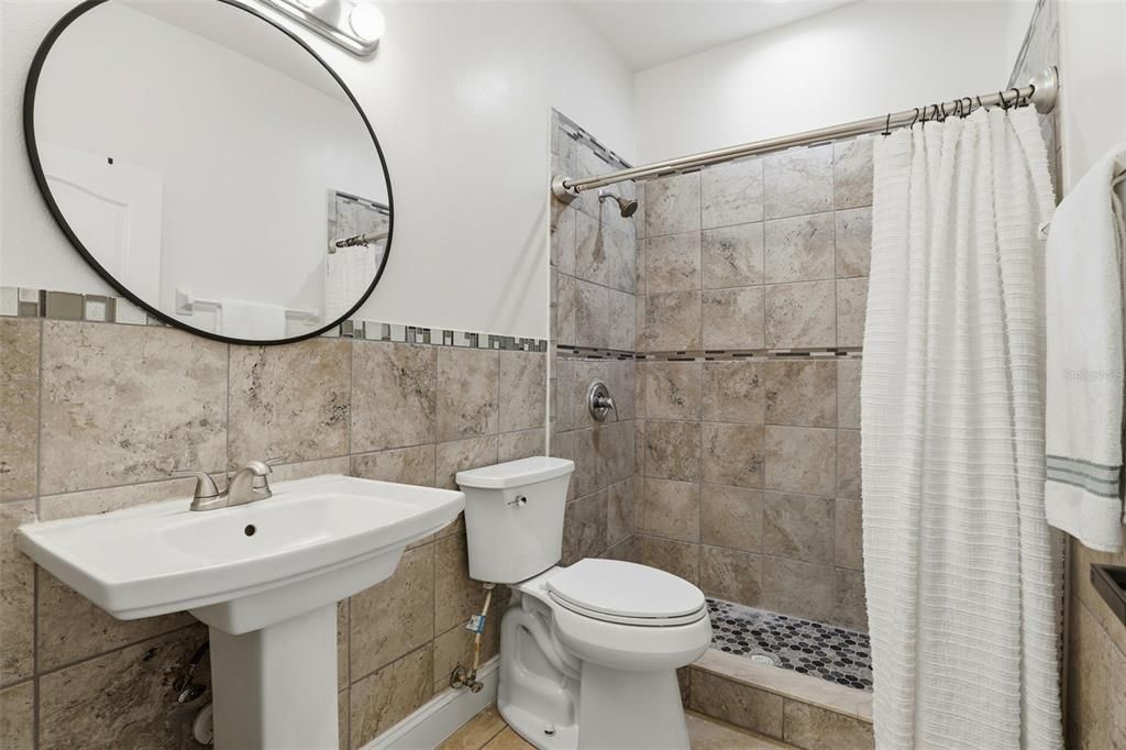 For Sale: $515,000 (5 beds, 3 baths, 2705 Square Feet)