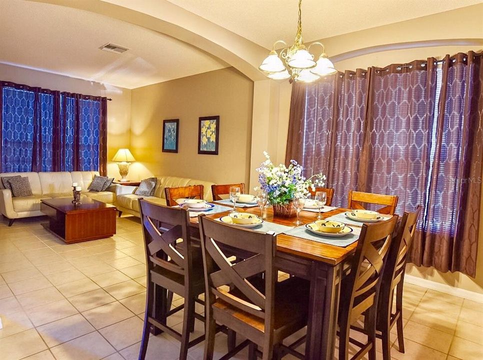 En Venta: $625,000 (7 camas, 4 baños, 2914 Pies cuadrados)