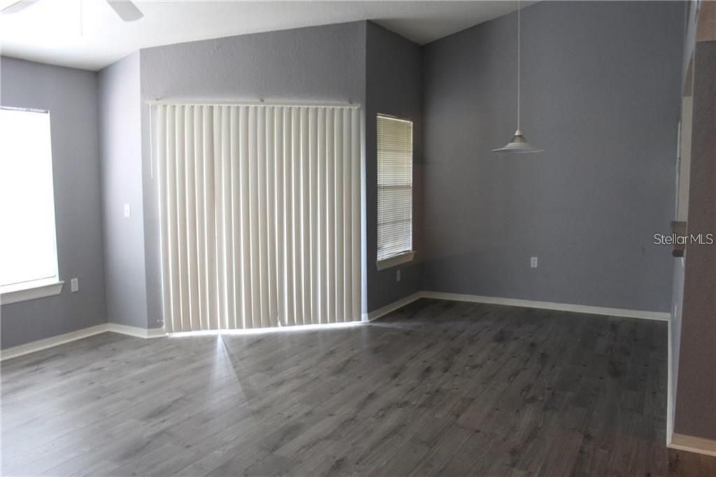 В аренду: $1,400 (1 спален, 1 ванн, 724 Квадратных фут)