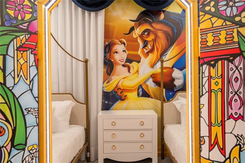 Под контрактом: $1,850,000 (9 спален, 9 ванн, 3967 Квадратных фут)