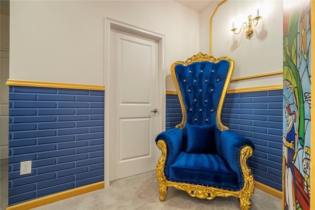 Под контрактом: $1,850,000 (9 спален, 9 ванн, 3967 Квадратных фут)