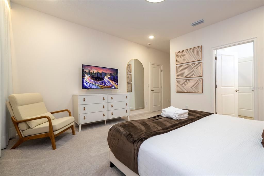 Под контрактом: $1,850,000 (9 спален, 9 ванн, 3967 Квадратных фут)