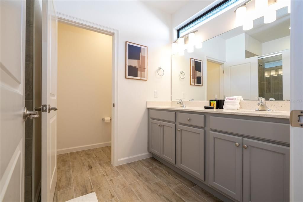 Под контрактом: $1,850,000 (9 спален, 9 ванн, 3967 Квадратных фут)