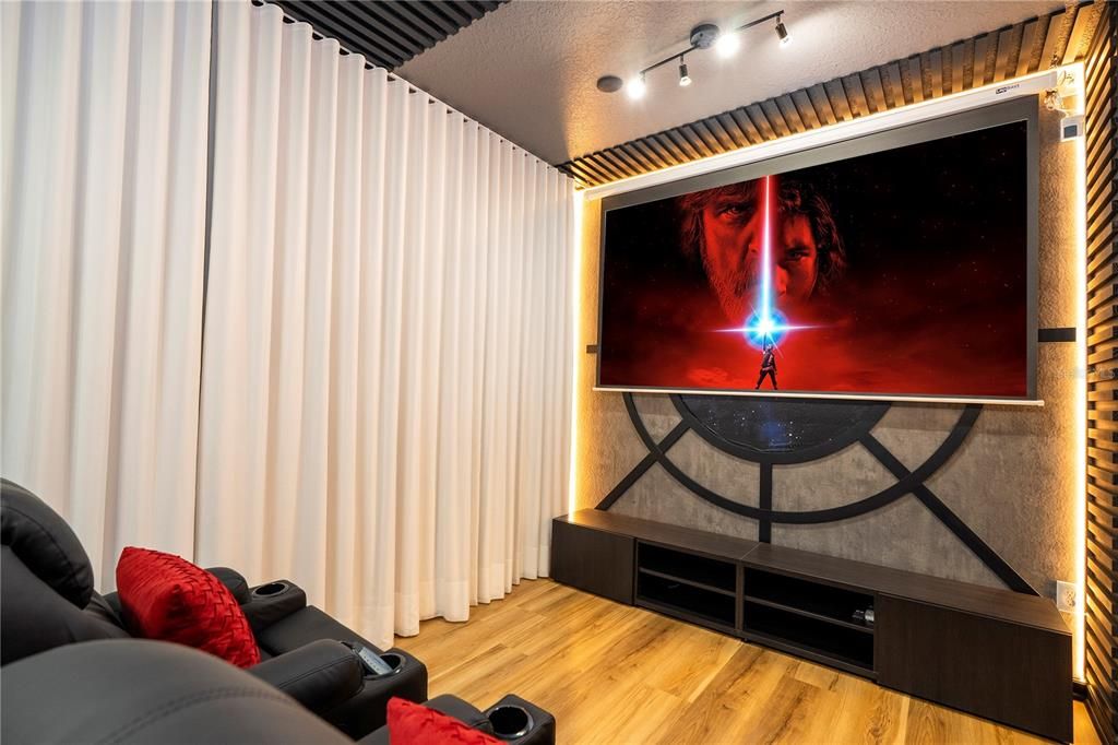 Под контрактом: $1,850,000 (9 спален, 9 ванн, 3967 Квадратных фут)