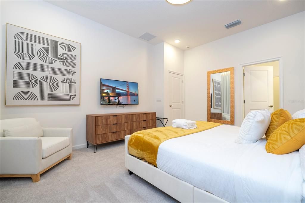 Под контрактом: $1,850,000 (9 спален, 9 ванн, 3967 Квадратных фут)