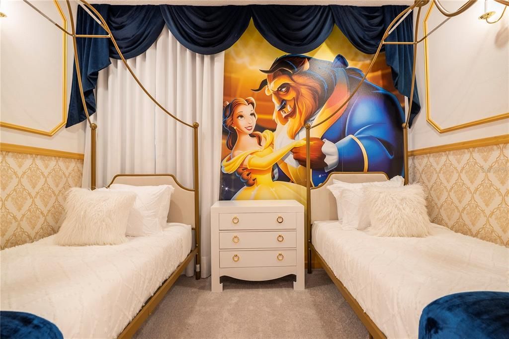 Под контрактом: $1,850,000 (9 спален, 9 ванн, 3967 Квадратных фут)