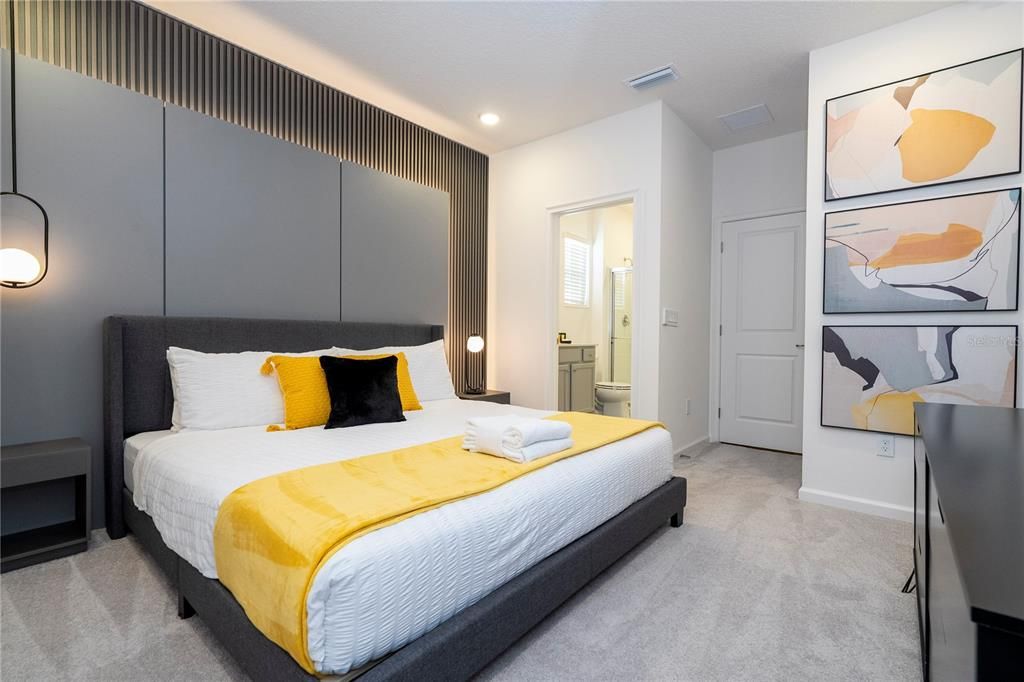 Под контрактом: $1,850,000 (9 спален, 9 ванн, 3967 Квадратных фут)