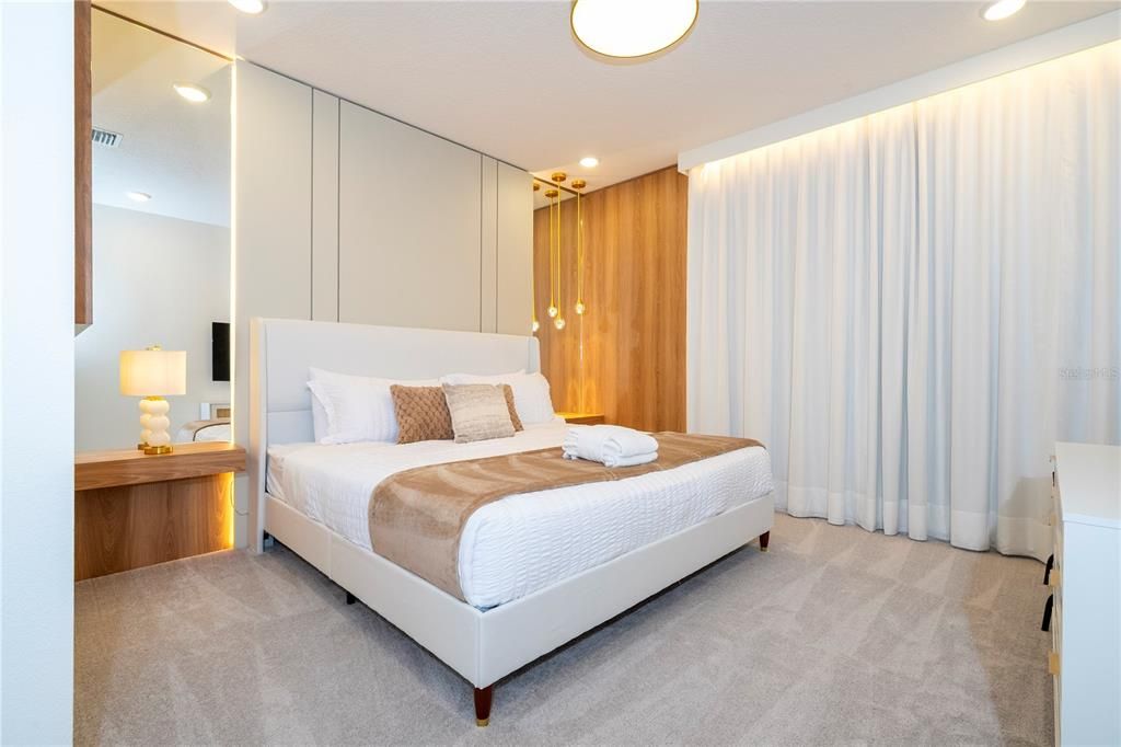 Под контрактом: $1,850,000 (9 спален, 9 ванн, 3967 Квадратных фут)