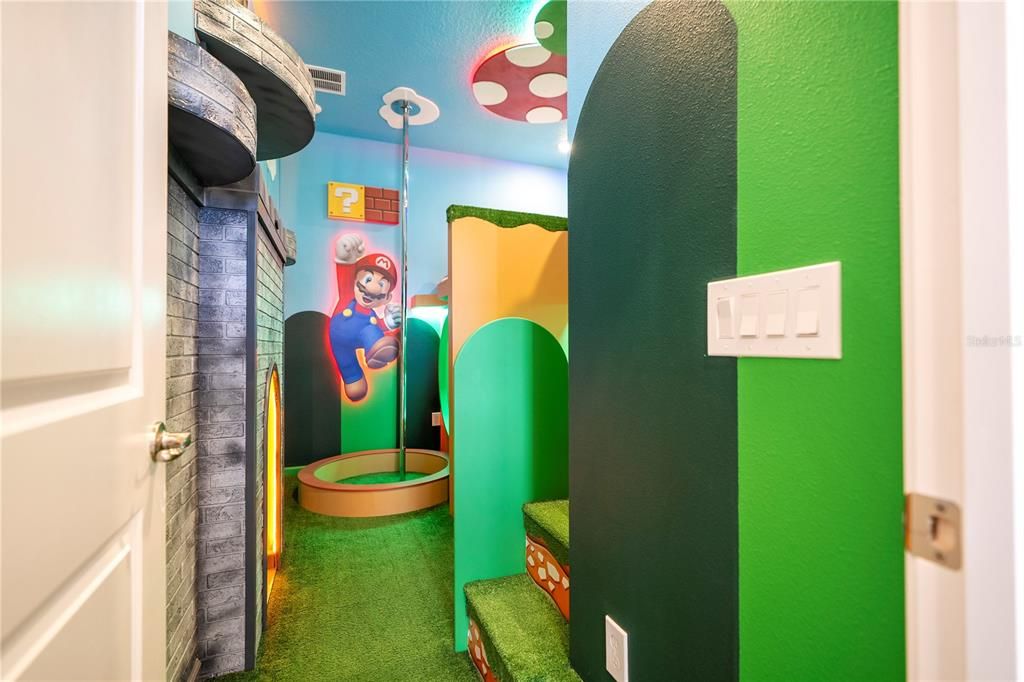 Под контрактом: $1,850,000 (9 спален, 9 ванн, 3967 Квадратных фут)