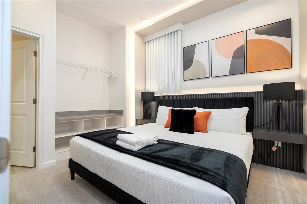 Под контрактом: $1,850,000 (9 спален, 9 ванн, 3967 Квадратных фут)