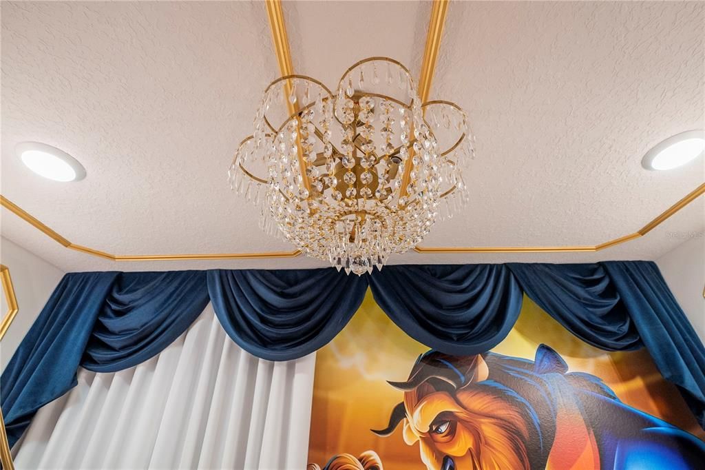 Под контрактом: $1,850,000 (9 спален, 9 ванн, 3967 Квадратных фут)