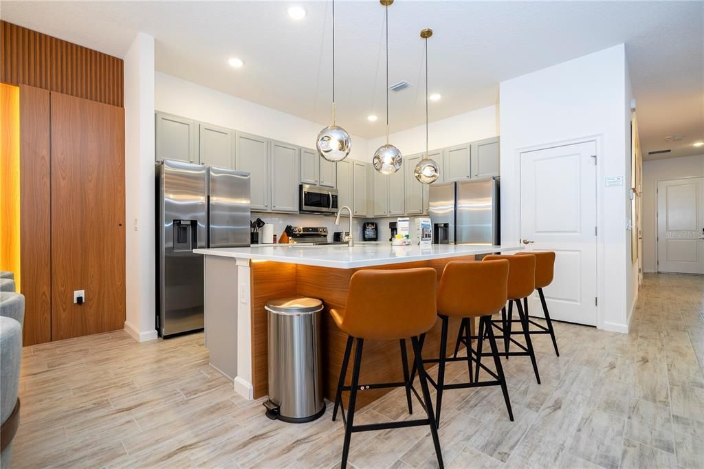 Под контрактом: $1,850,000 (9 спален, 9 ванн, 3967 Квадратных фут)