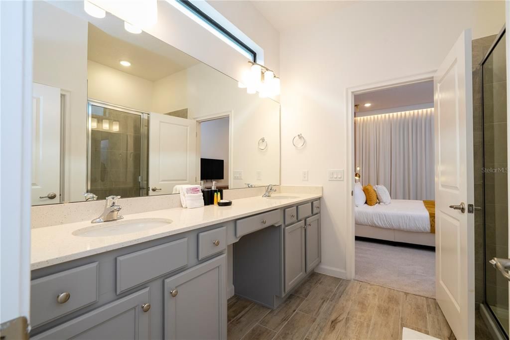 Под контрактом: $1,850,000 (9 спален, 9 ванн, 3967 Квадратных фут)