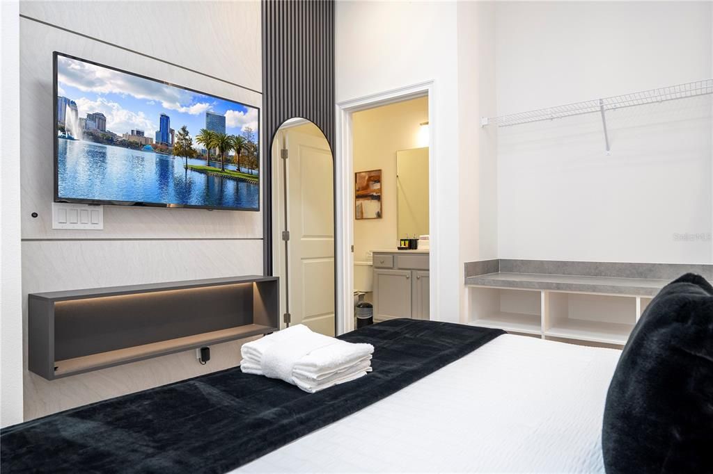 Под контрактом: $1,850,000 (9 спален, 9 ванн, 3967 Квадратных фут)