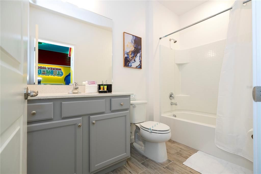 Под контрактом: $1,850,000 (9 спален, 9 ванн, 3967 Квадратных фут)