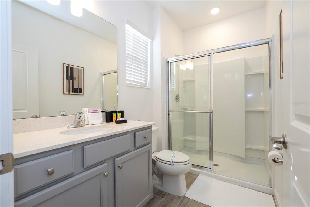 Под контрактом: $1,850,000 (9 спален, 9 ванн, 3967 Квадратных фут)