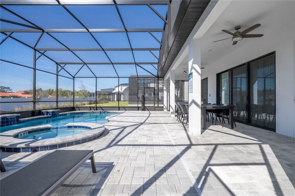 Под контрактом: $1,850,000 (9 спален, 9 ванн, 3967 Квадратных фут)