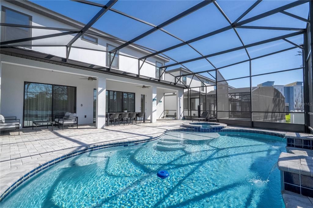 Под контрактом: $1,850,000 (9 спален, 9 ванн, 3967 Квадратных фут)