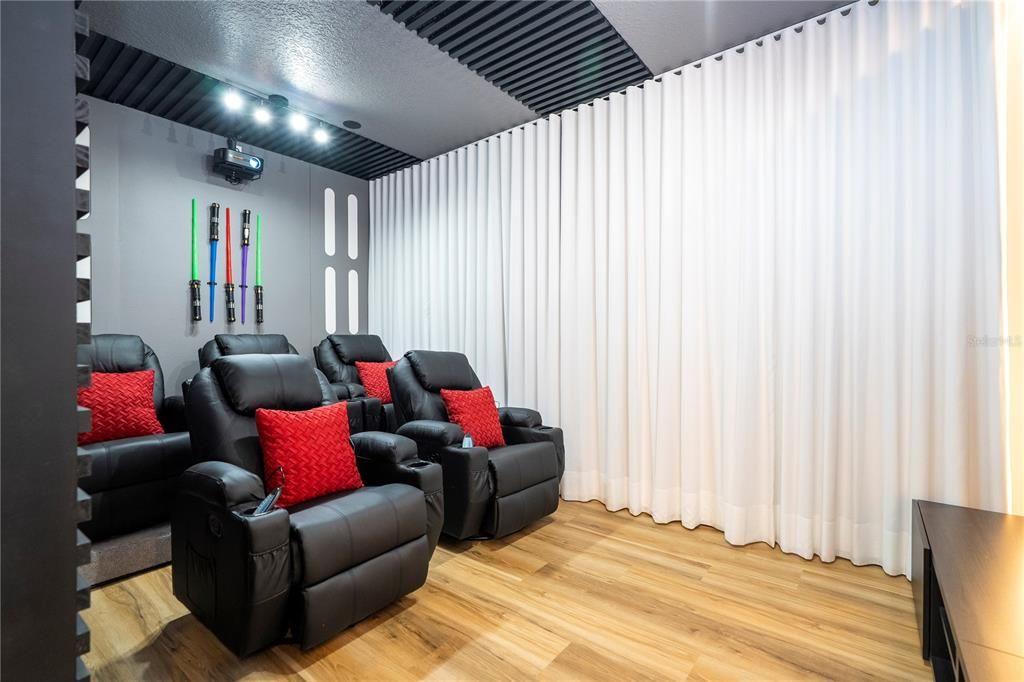 Под контрактом: $1,850,000 (9 спален, 9 ванн, 3967 Квадратных фут)