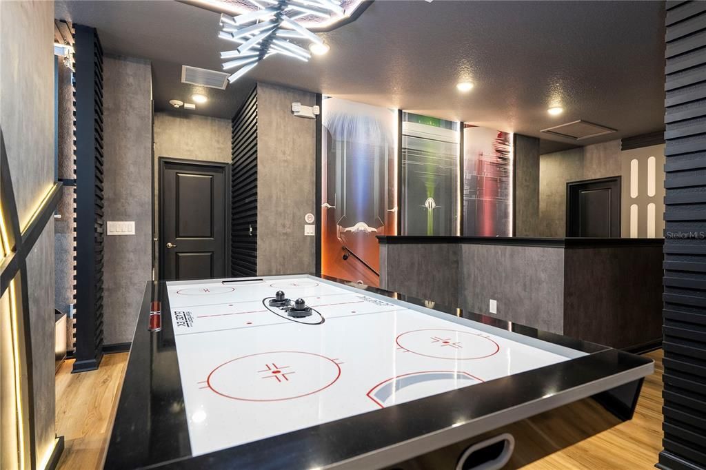 Под контрактом: $1,850,000 (9 спален, 9 ванн, 3967 Квадратных фут)