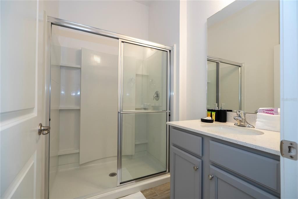 Под контрактом: $1,850,000 (9 спален, 9 ванн, 3967 Квадратных фут)