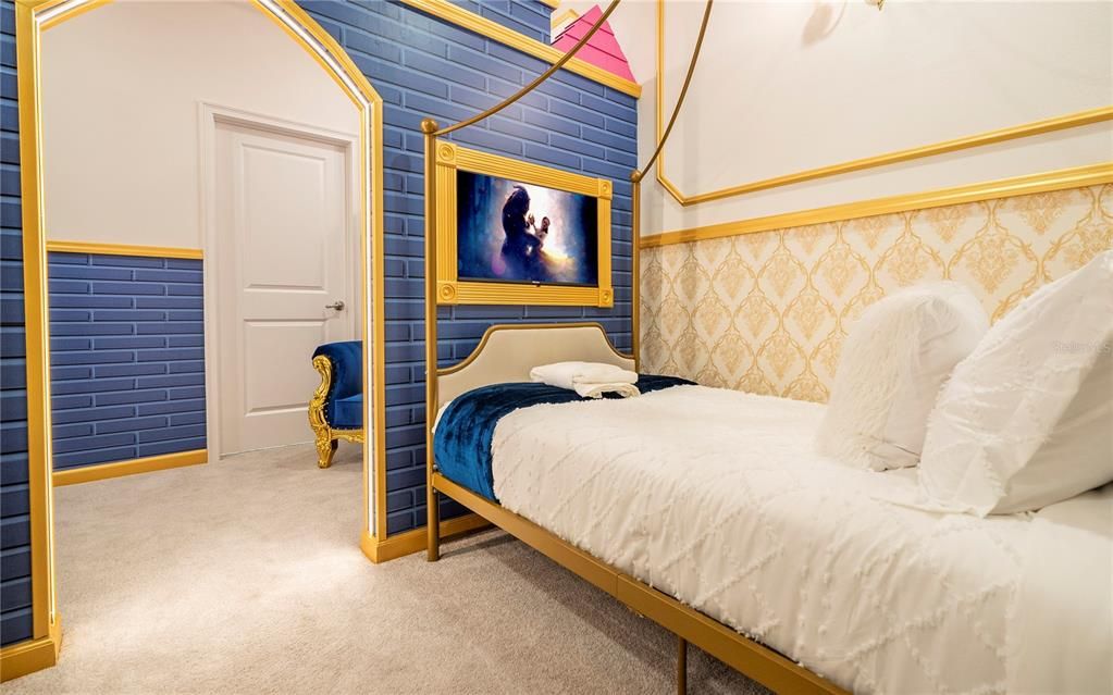 Под контрактом: $1,850,000 (9 спален, 9 ванн, 3967 Квадратных фут)