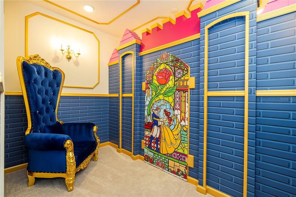 Под контрактом: $1,850,000 (9 спален, 9 ванн, 3967 Квадратных фут)