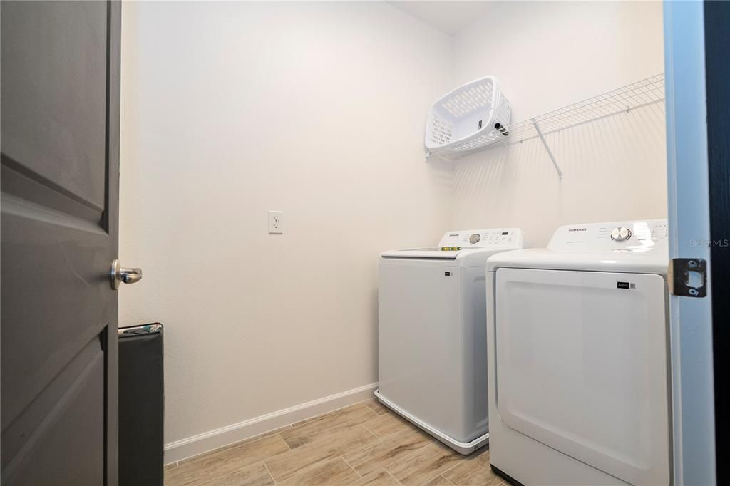 Под контрактом: $1,850,000 (9 спален, 9 ванн, 3967 Квадратных фут)