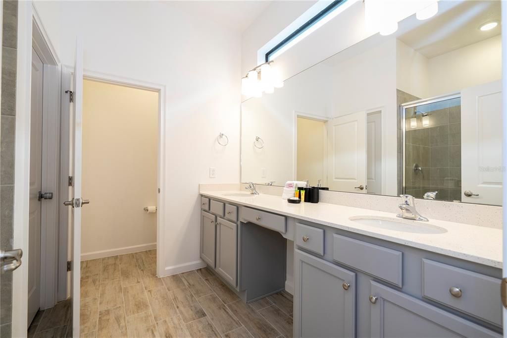 Под контрактом: $1,850,000 (9 спален, 9 ванн, 3967 Квадратных фут)