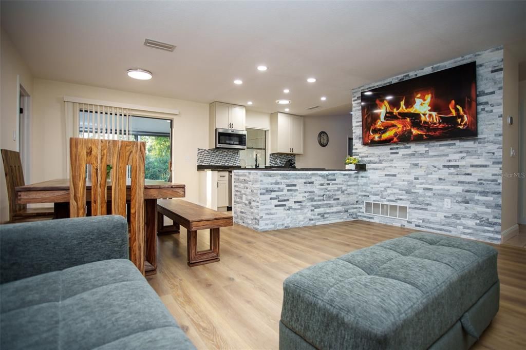 出租: $3,050 (3 贝兹, 2 浴室, 1307 平方英尺)