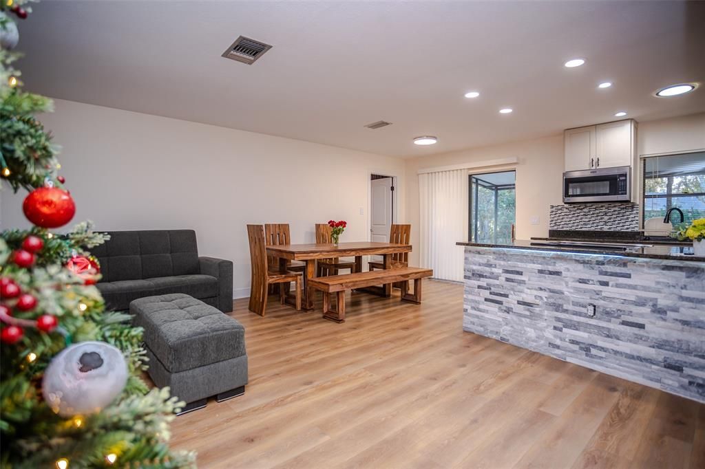 出租: $3,050 (3 贝兹, 2 浴室, 1307 平方英尺)